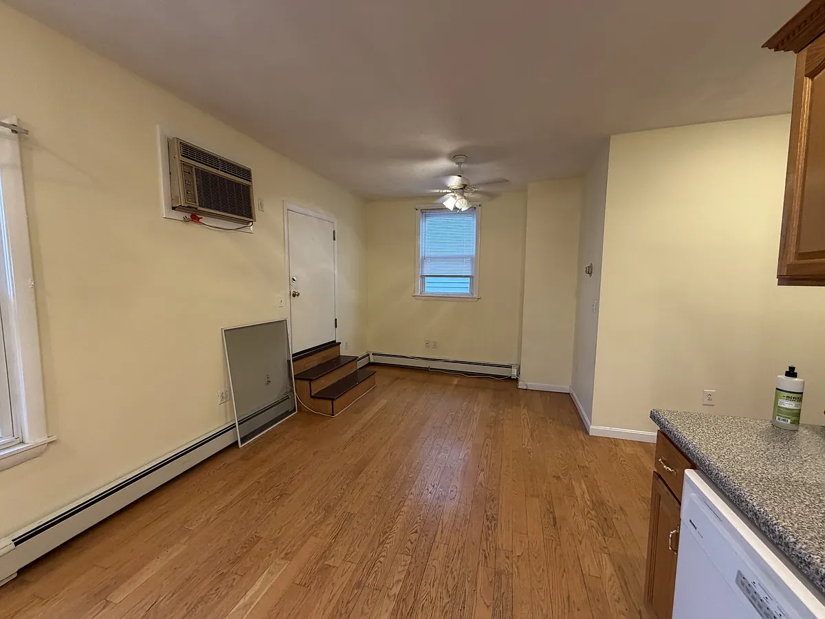 Building Photo - 215 Lexington St #3