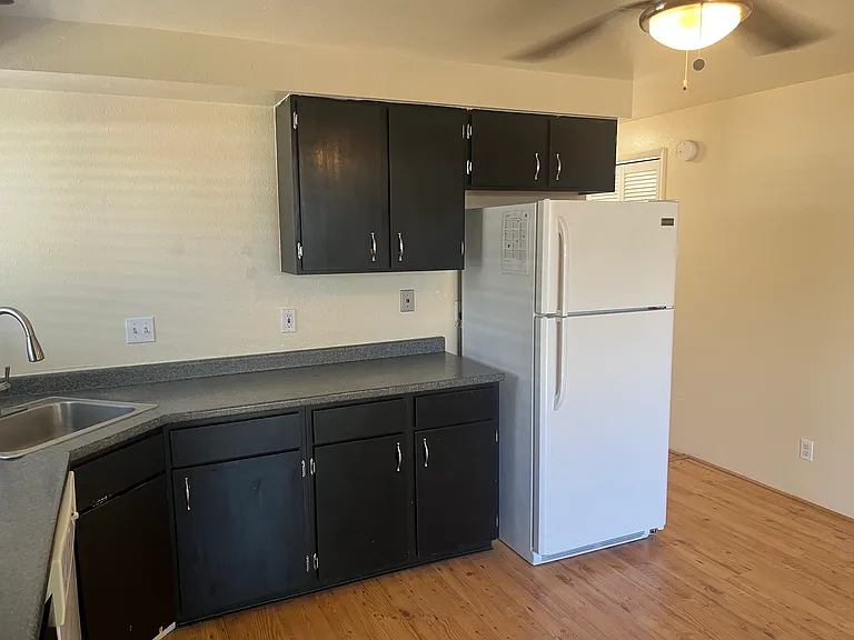 Twin Cir — Photo 3