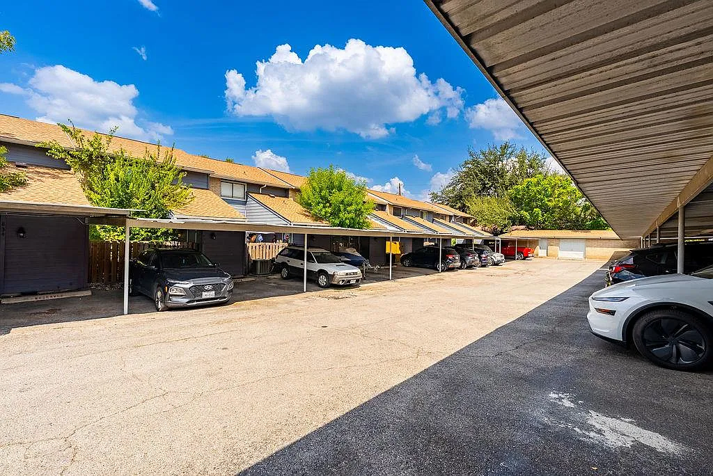 2 bed, 1.5 bath, 968 sqft, $1,700 — Photo 4