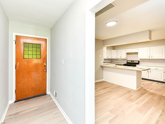 3rd image of 6401 Orinoco Ave