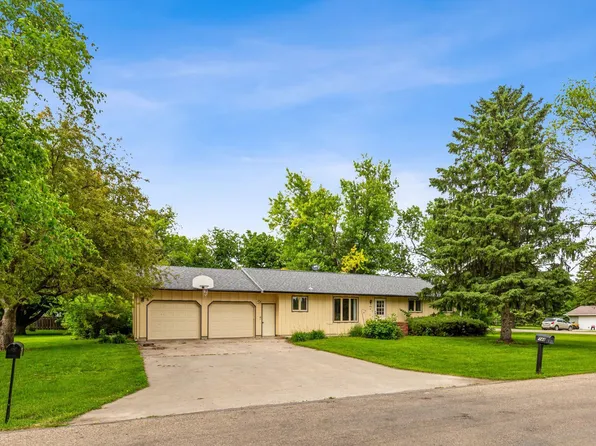 745 5th St S, Casselton, ND 58012