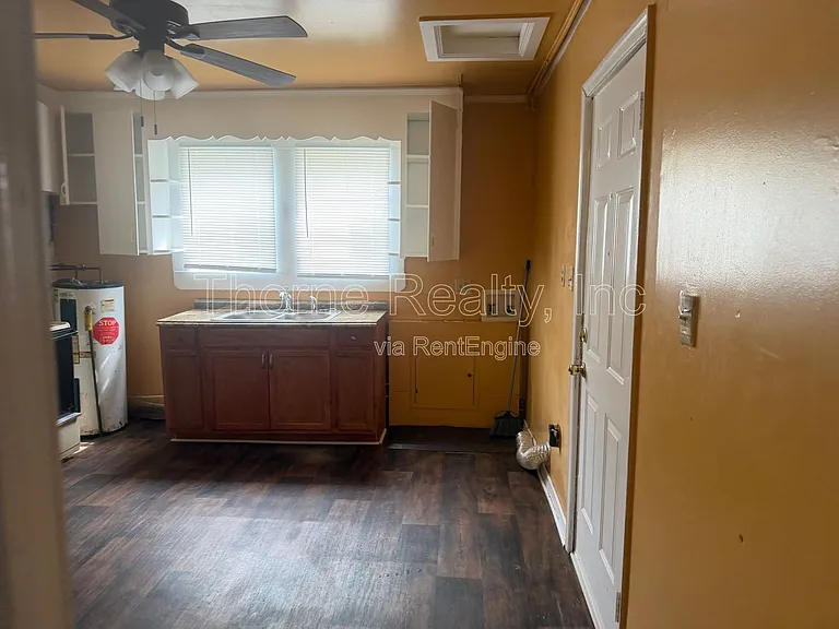 517 NE Main St — Photo 14