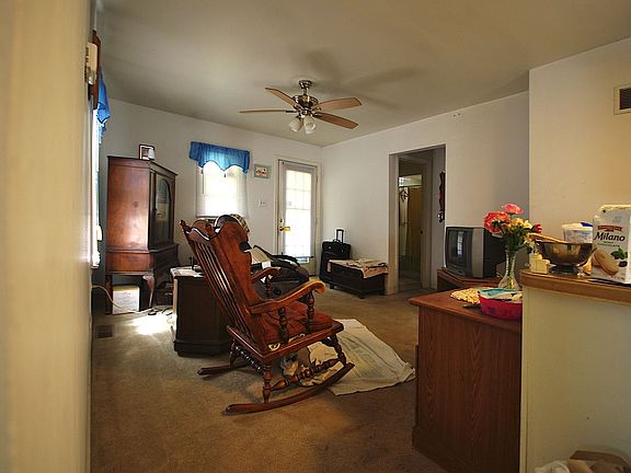 4th image of 18231 Oakwood Ave