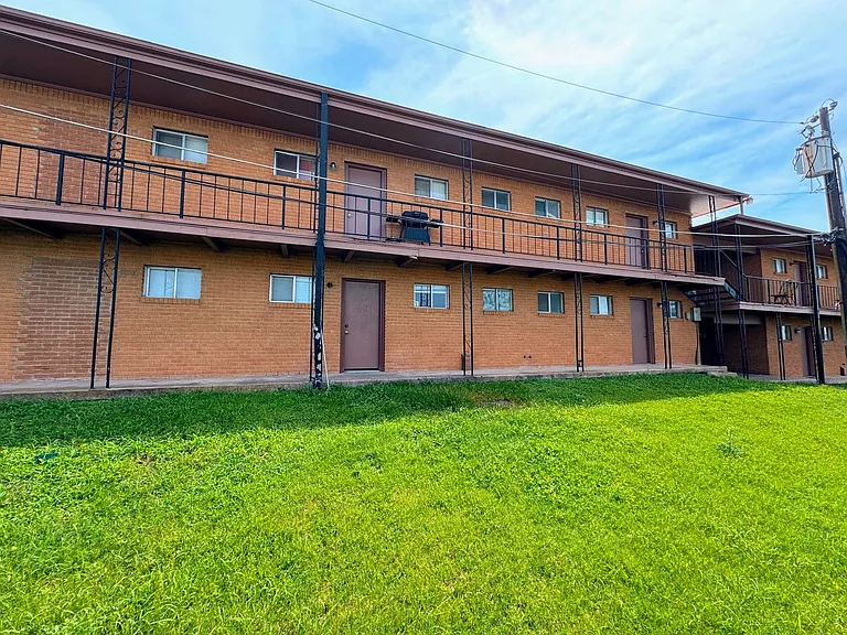 805 W Hallmark Ave — Photo 13