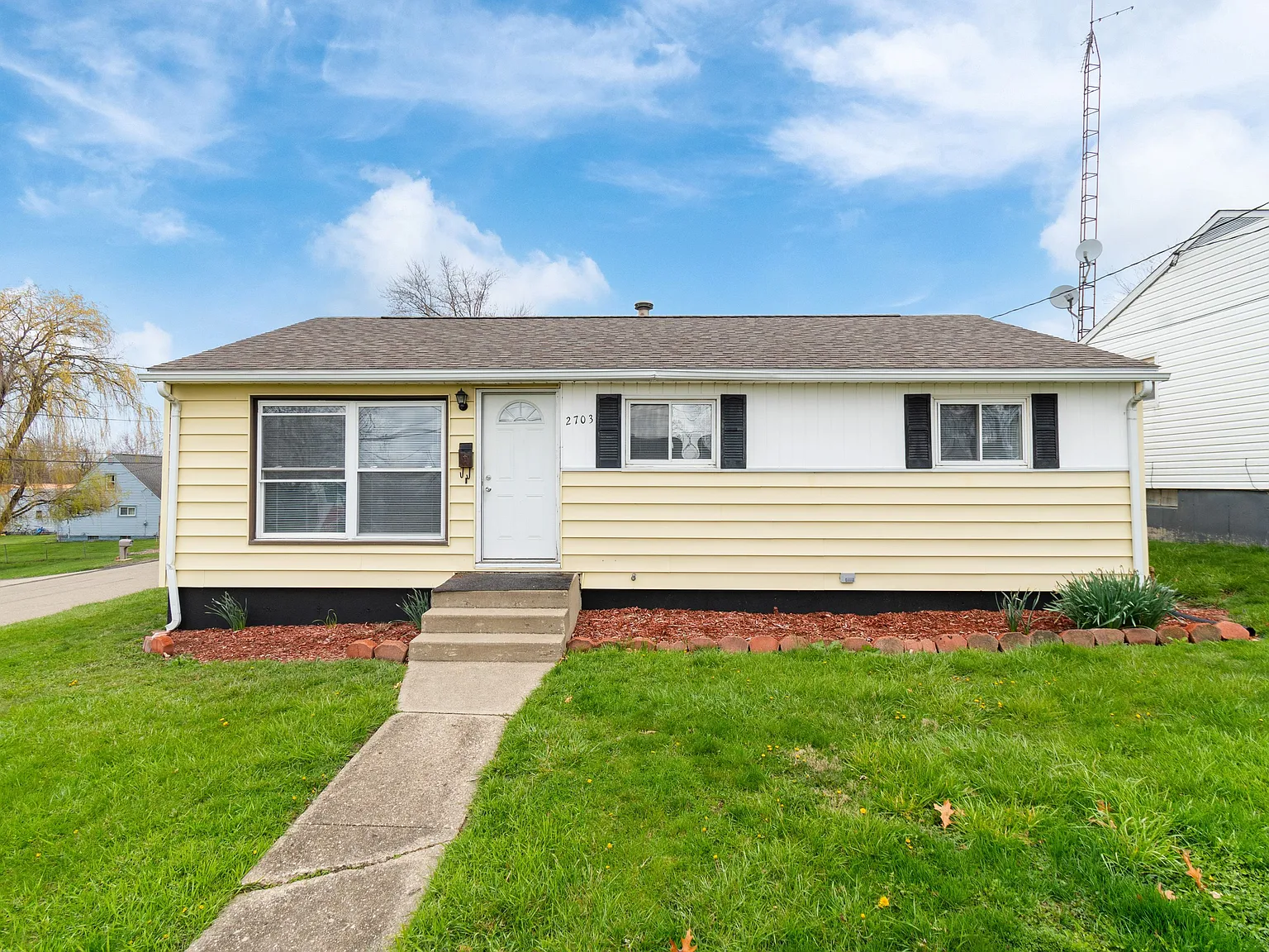 3 bed, 1.5 bath, 1500 sqft, $1,500 — Photo 1