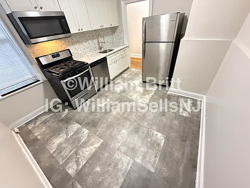 125-127 Corbin Ave Photo 1 125-127 Corbin Ave Photo 1