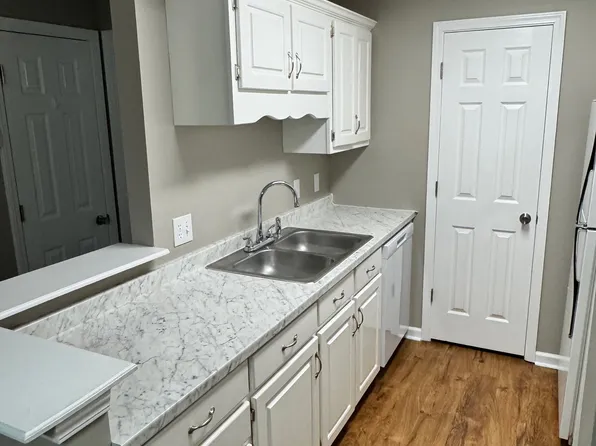 708 W Hawthorne St #1, Dalton, GA 30720