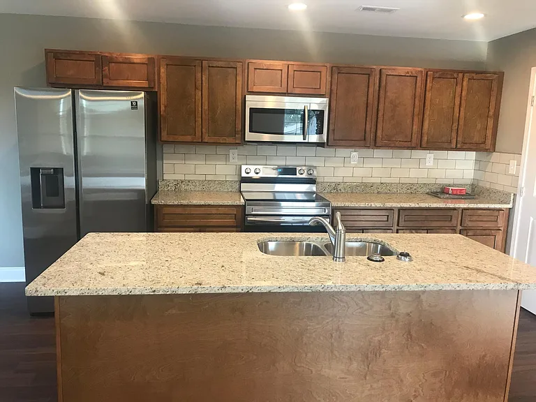 3317 Lyle Ave — Photo 13