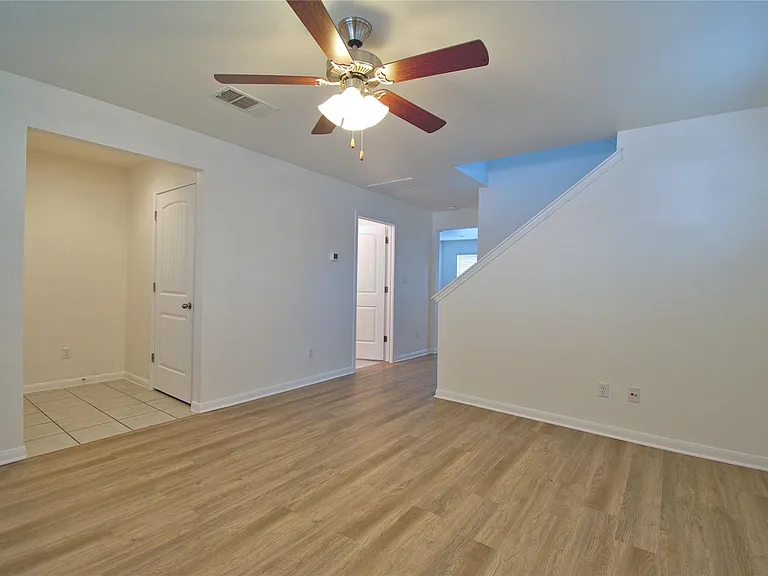 4711 Giordano Dr — Photo 4