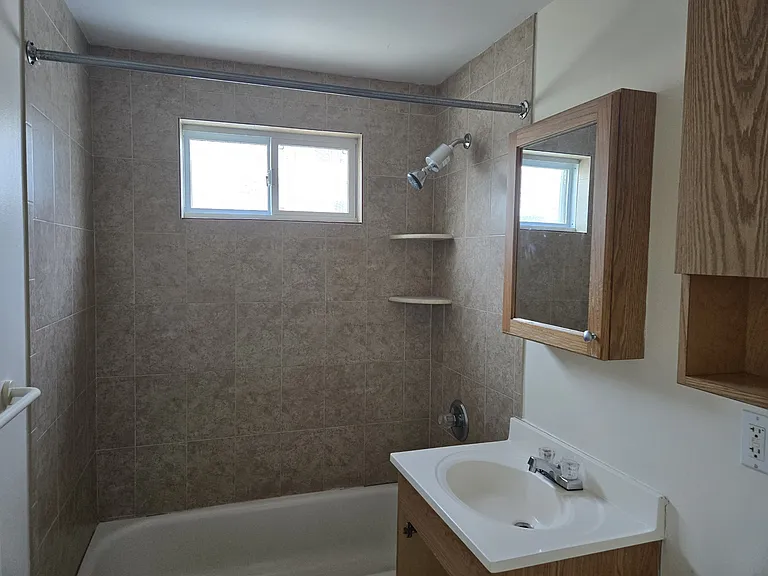 131 N Clinton St #3 — Photo 8