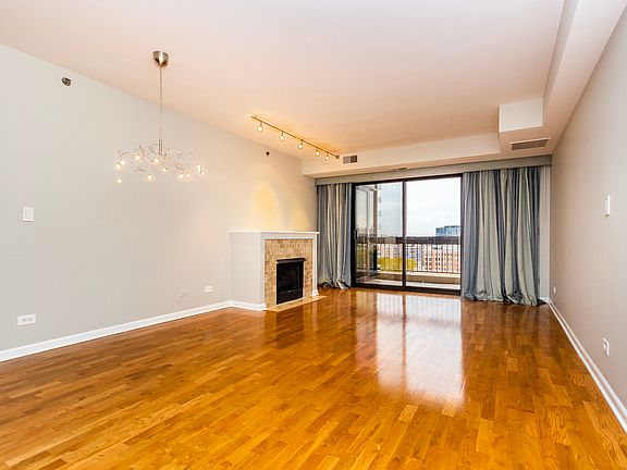2nd image of 1212 N Wells St APT 1105