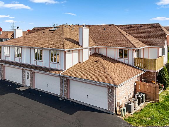 3rd image of 7 Saint Moritz Dr Unit 101