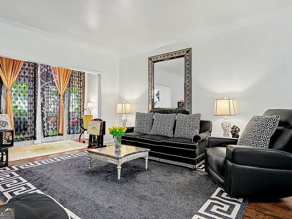 1st image of 2865 Lenox Rd NE APT 211