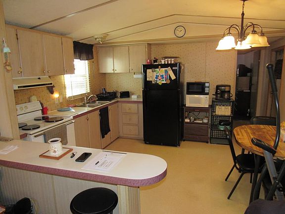3rd image of 121 Sugar Creek Ln