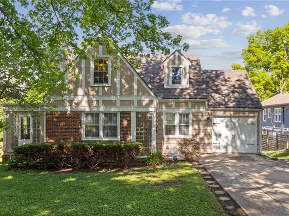 8806 Minnehaha Ln, Kansas City, MO 64114