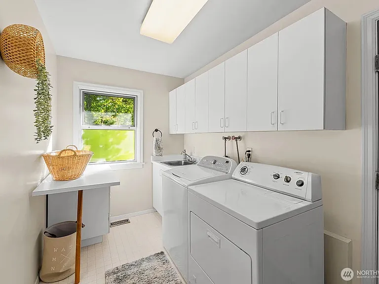 33 N Bay Ln — Photo 12
