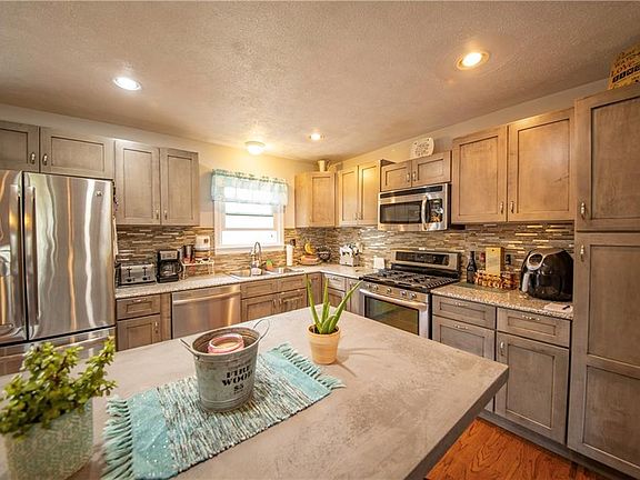 3rd image of 112 Cheerwood Dr
