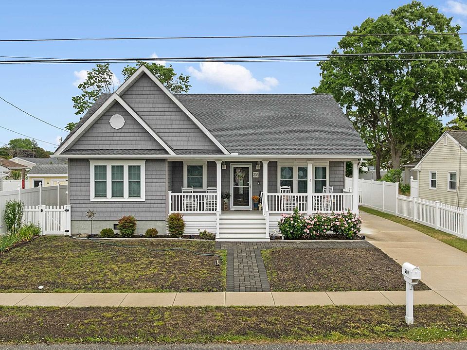 1st image of 203 Hughes Ave N