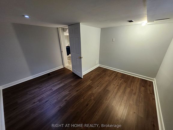 4th image of 48 Westmount Rd S
