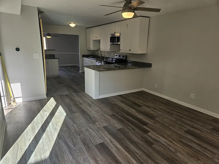 96 Schellinger Sq — Photo 10