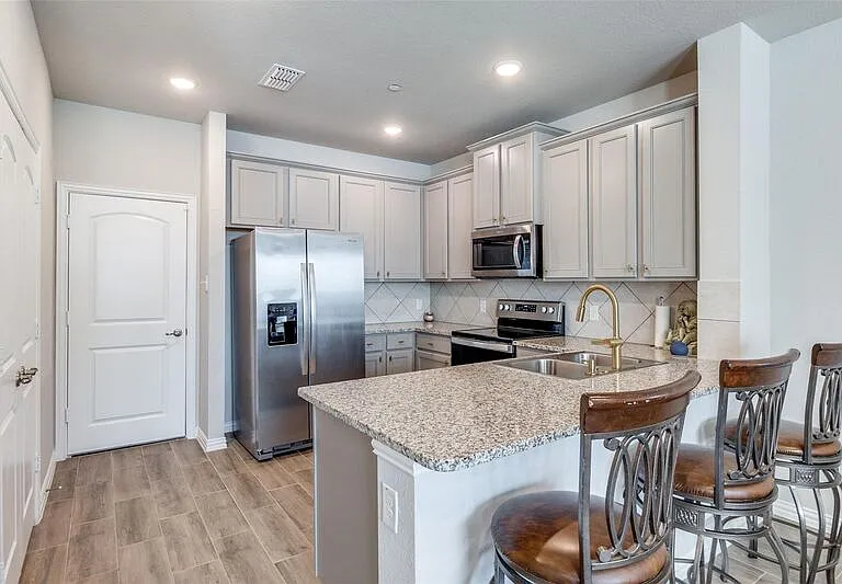 2921 Mare Dr — Photo 9