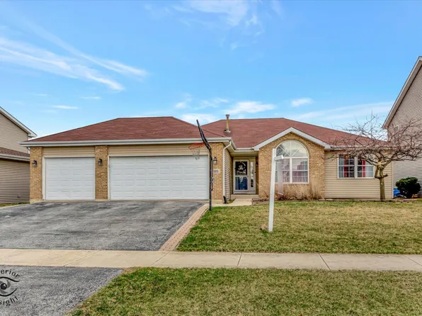 325 Hunters Dr, Beecher, IL 60401