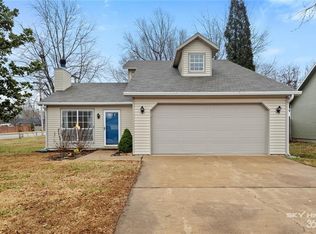 705 N 37th Pl, Rogers, AR 72756