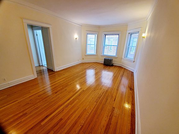 2nd image of 6900 N Sheridan Rd APT 3