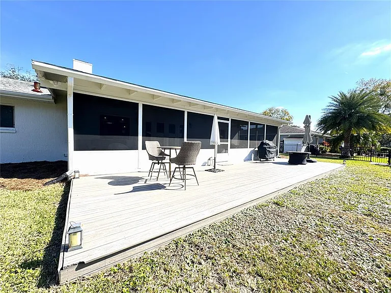1004 SE 5th Ave — Photo 40