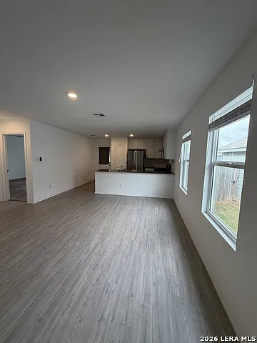 3 bed, 2.0 bath, 1440 sqft, $1,700 — Photo 4