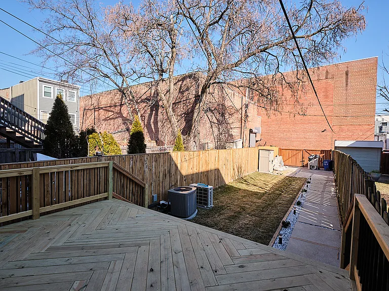 727 13th St NE — Photo 36