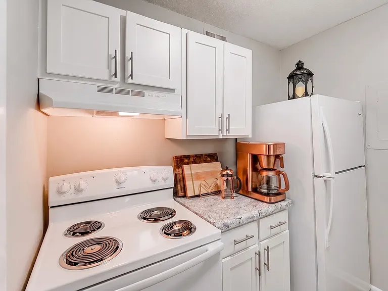 Pine Ridge Apartments — Photo 7