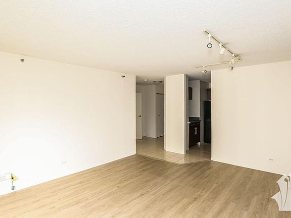 3rd image of 1000 N Lasalle Chi1000 N Lasalle Blvd #703A