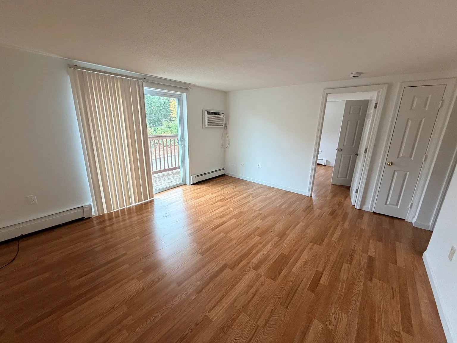 2 bed, 1.0 bath, 850 sqft, $2,300 — Photo 2
