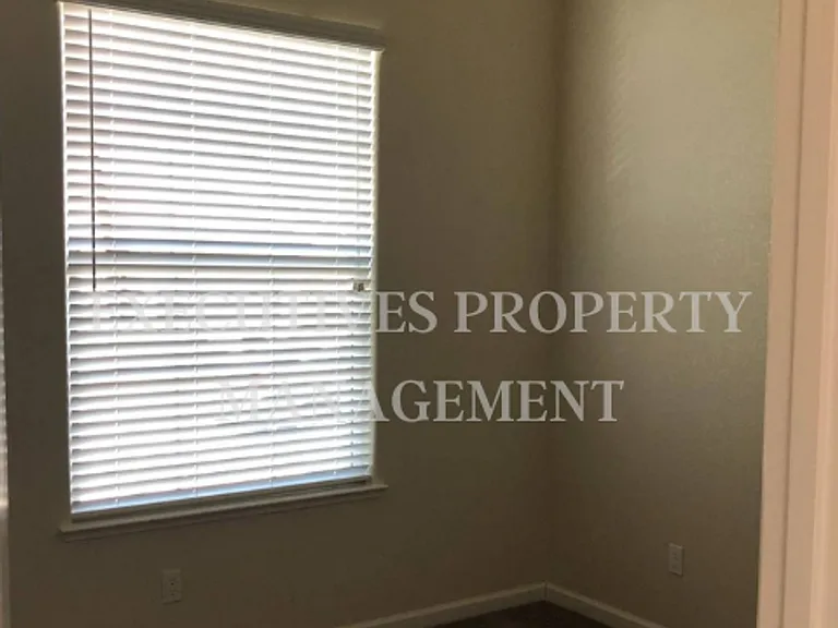 1470 Woodbury Ct — Photo 7