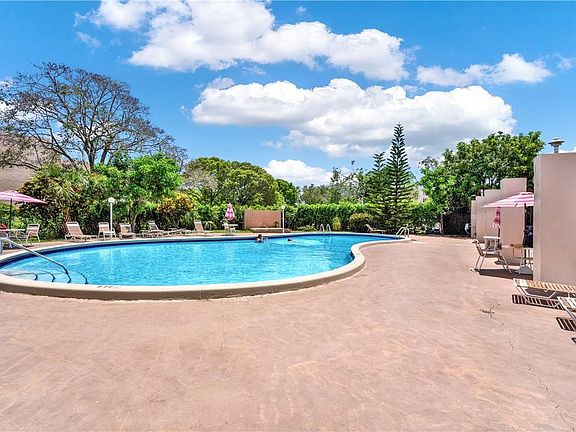 4th image of 2800 Somerset Drive #315J