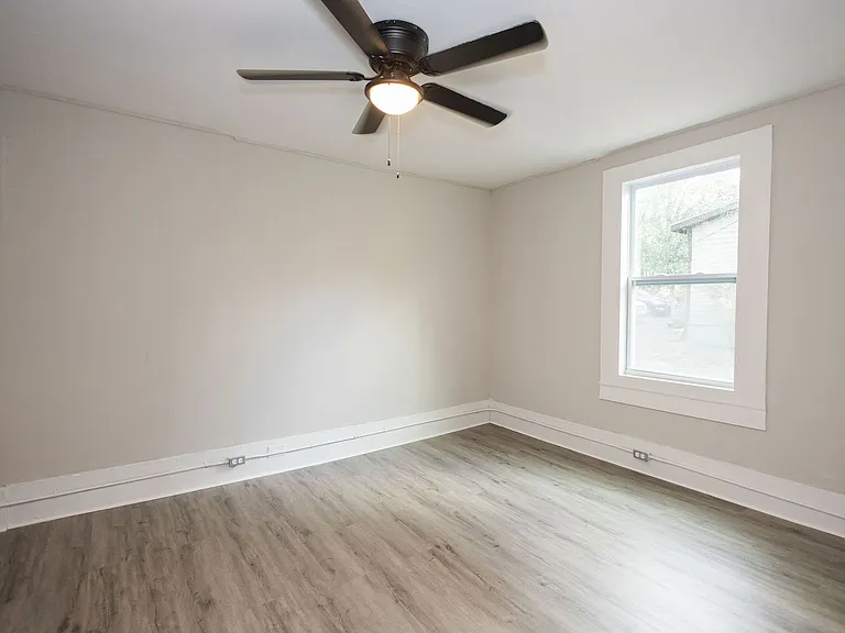 519 W Cherry St — Photo 8