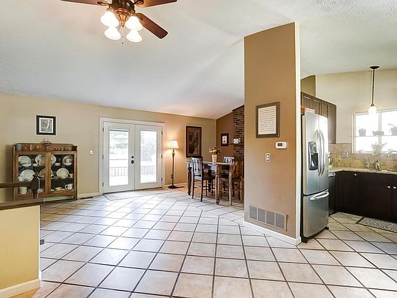3rd image of 4039 Beauty Rose Ave