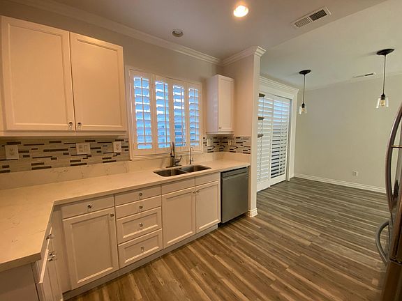 4th image of 22992 Serra Dr