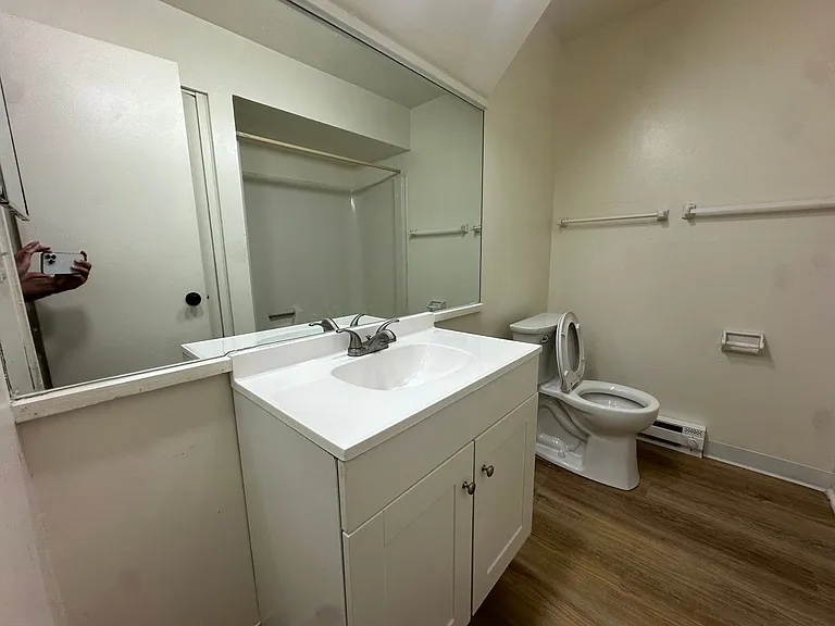 University Park Apartments near Cornell University — Photo 570