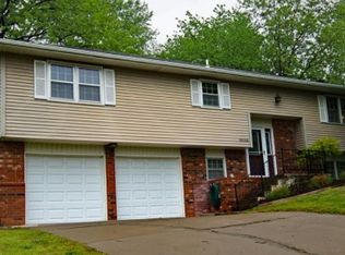 3032 Rimrock Dr, Lawrence, KS 66047