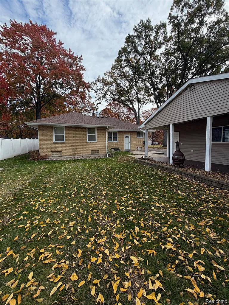 4 bed, 2.0 bath, 2945 sqft, $2,795 — Photo 4