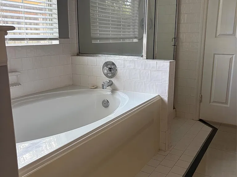 3523 Kings Mountain Dr — Photo 13