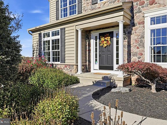 5th image of 593 Godshall Rd