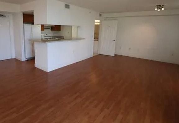 4th image of 3716 NE 168th St APT 201