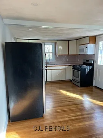 21 Woburn St — Photo 14
