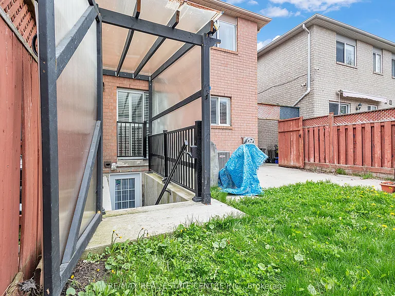 42 Baha Cres #BASEMENT — Photo 2