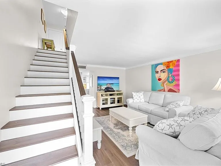 1222 Gordon Dr #15 — Photo 2