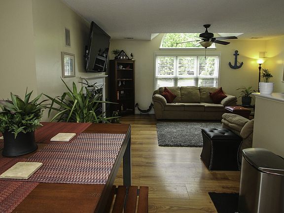 2nd image of 247 Sanlin Dr