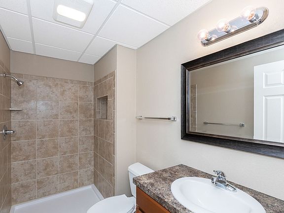 5th image of 645 Clarendon Dr